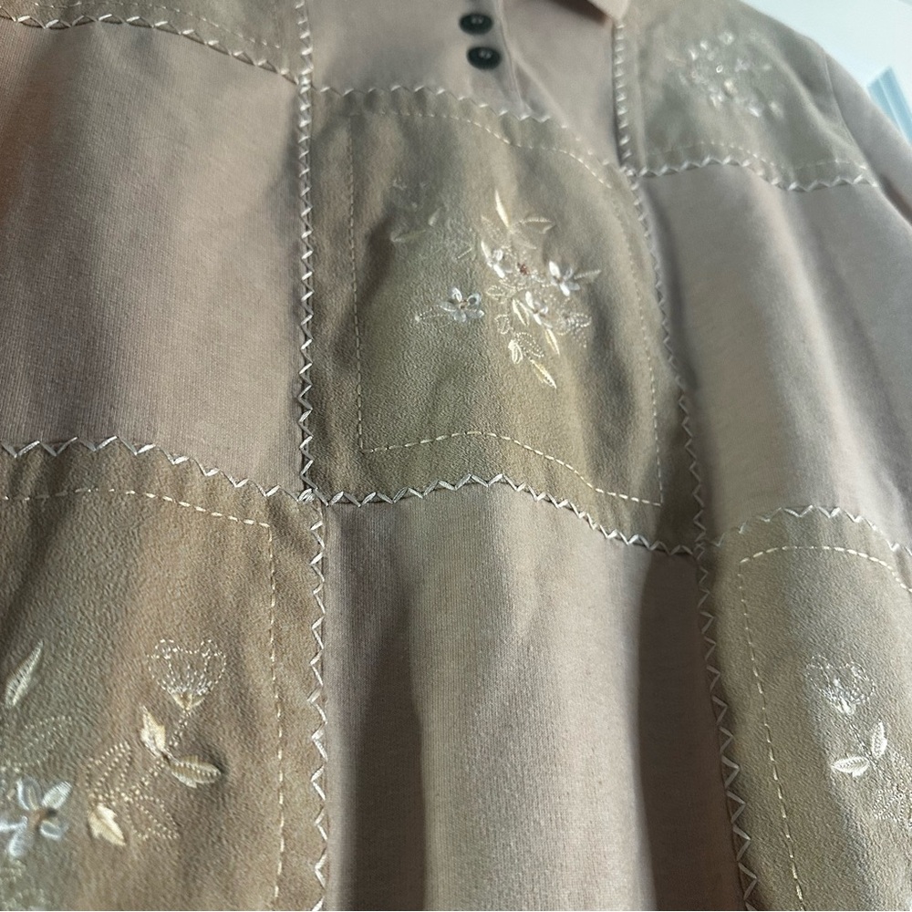 Alfred Dunner Embroidered Patchwork Sweatshirt Polo Medium Peach Floral - Picture 5 of 15